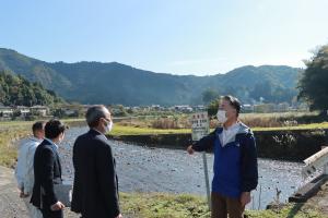 天田内自治会を歩く大橋市長