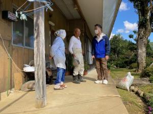 橋谷自治会で住民と話す大橋市長