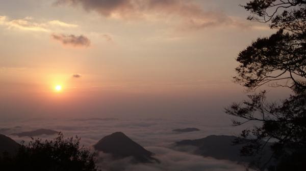 鬼嶽稲荷神社周辺からみた雲海の画像