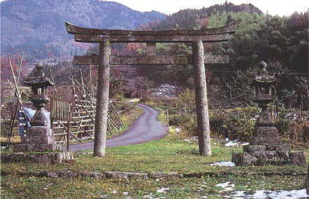 三獄神社　石造鳥居の画像