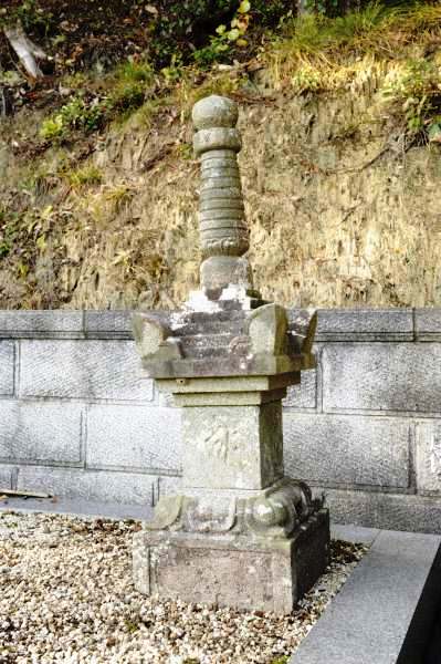 長福寺　宝篋印塔の画像