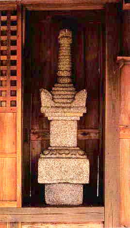 若宮八幡　宝篋印塔の画像