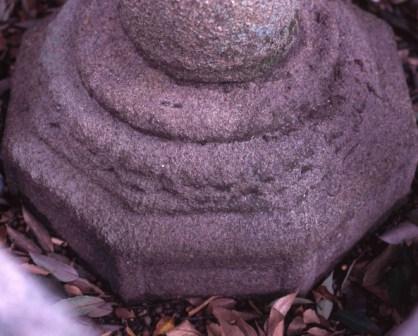 一宮神社　石燈籠の画像２