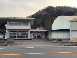 川口地域公民館を正面から見た外観の写真