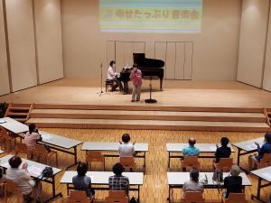 ハートフルブレスの方が歌を歌っている様子です