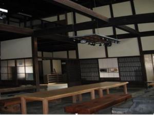 記念館前