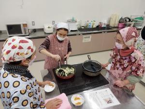 おやきの餡を作っている様子です