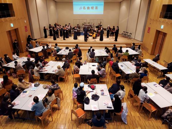MAF管弦楽団が正面で演奏をしている様子です