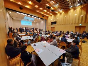 MAF管弦楽団の演奏を後ろから見ている様子です