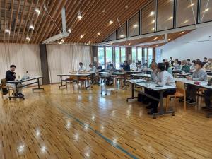 講師が多様な性のあり方について説明をしている様子です