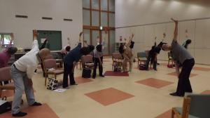 呼吸筋ストレッチをしている様子です