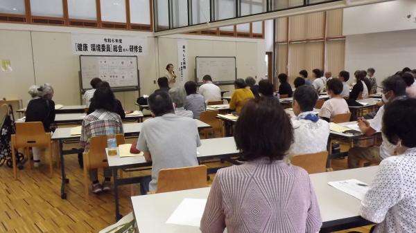 講座を後ろから見た風景です
