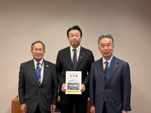 𠮷井参議院議員