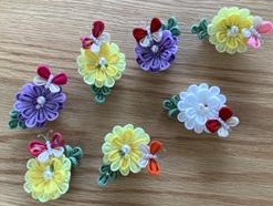 花と蝶々のブローチ