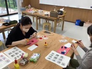 作品をつくる受講生