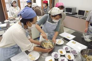 練りきりの餡を作っている様子です