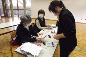 表紙の柄を選んでいる様子です