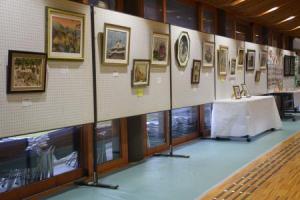 エントランスの作品展示の様子です