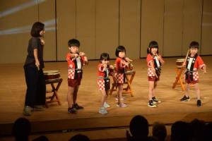 こども園の幼児による和太鼓演奏