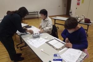 表紙の貼り合わせを作っている様子です