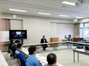 牧座長発言の様子