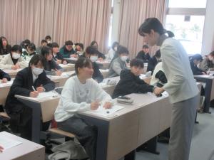 初めて会う人の印象はどこで決まると思いますか