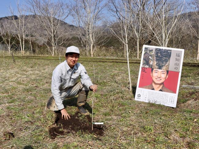 山内さんによる「福知山の変」記念植樹