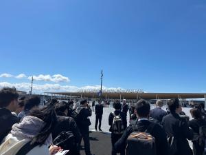 ゲート前