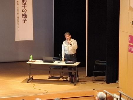 稚児野遺跡の時代の様子を講師が講演されている様子です