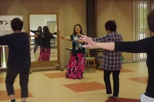 ゆったりフラダンスの講座風景です
