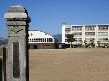 大正小学校の校舎の外観