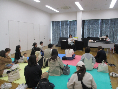 図書館読み聞かせ