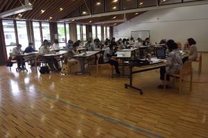 左側から見た講座の様子です