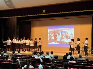 報告会 ダンス披露