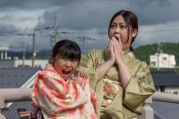 明智ひかりと明智さきが驚いている