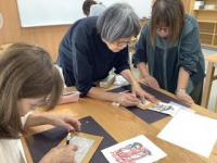 型染の型紙を彫る