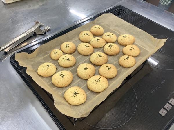 出来上がったハーブクッキーの写真です