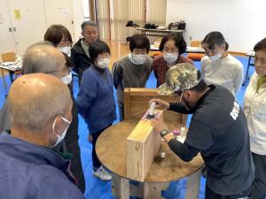 木のアートの様子です