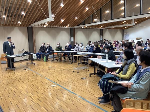 前から見た講演会の様子です