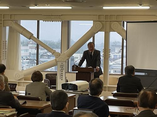 岡野天明教育厚生委員長