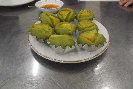 蒸しあがったカップケーキです