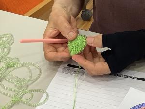 受講生が途中まで編んだ作品の様子です