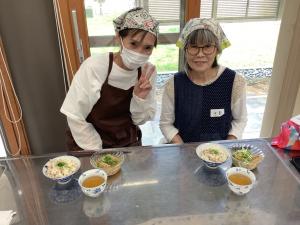 出来上がった料理と受講生の様子です
