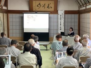 夜久野学のお寺の中での座学の様子です