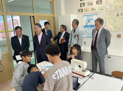 家庭科の授業参観の写真