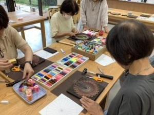 糸かけアート講座の様子
