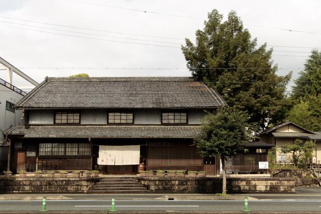 足立音衛門京都本店の外観