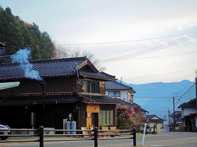 上夜久野駅前