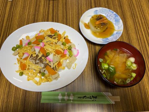 ちらし寿司とふろふき大根とお味噌汁