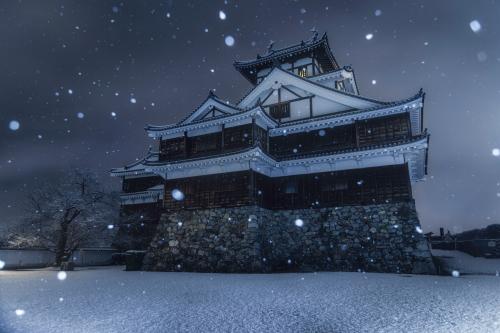 「夜城舞雪」越懸澤満
